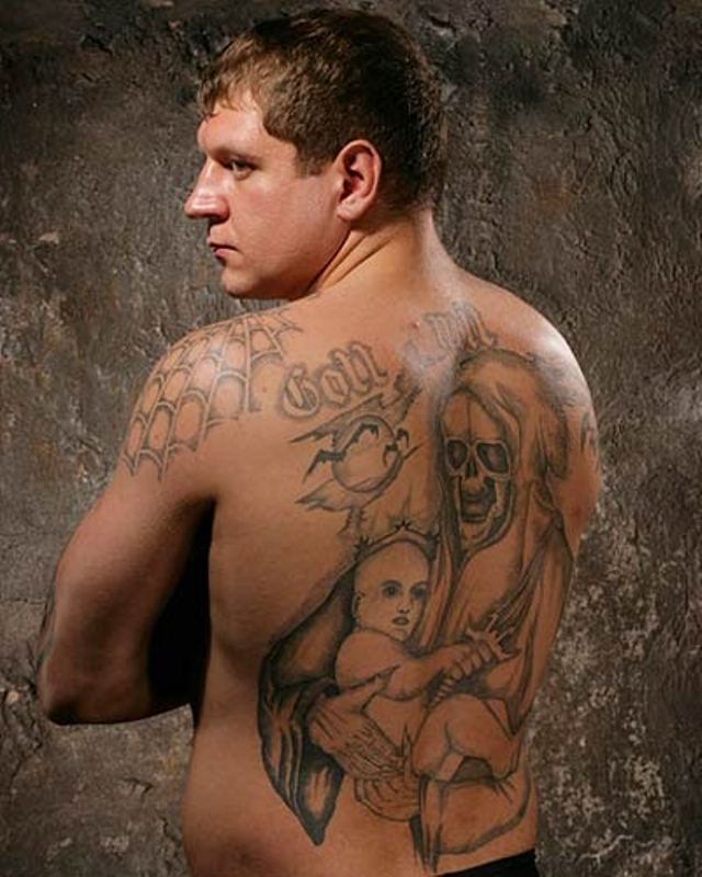 Зэки расшифровывают татуировки Емельяненко
