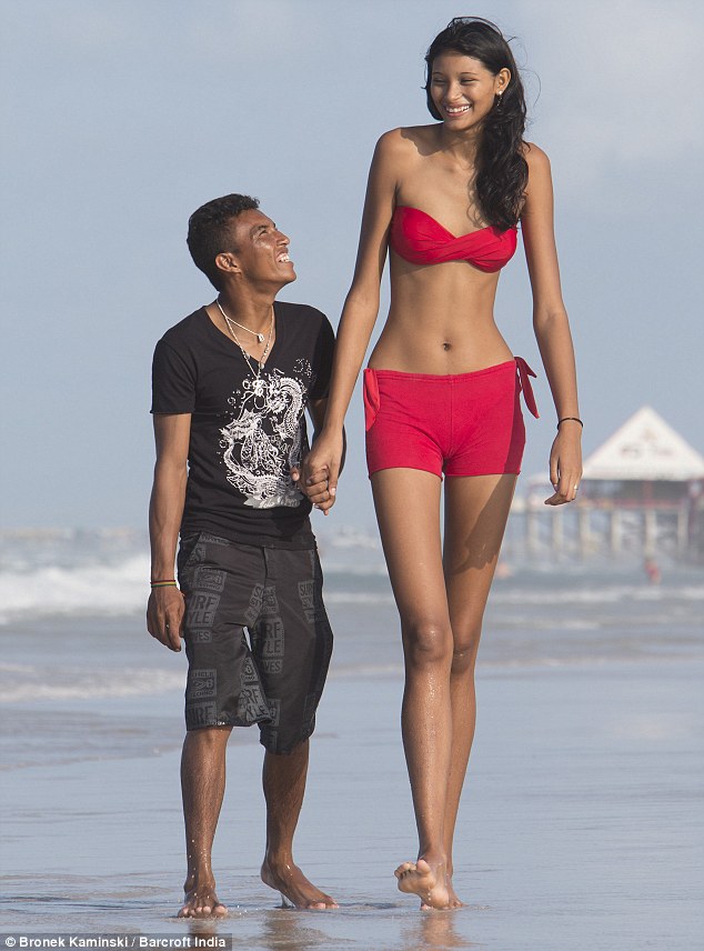 Самая высокая 17-летняя девушка (8 фото)