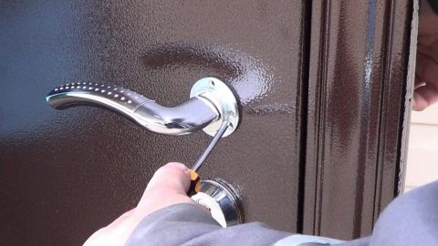 Качественный ремонт входной двери