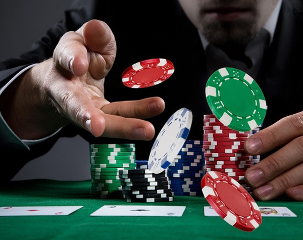 Играйте в покер онлайн и покер без регистрации за лучшими столами