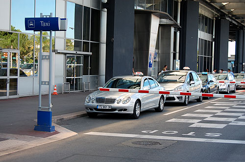 Как воспользоваться услугами русского такси в Ницце