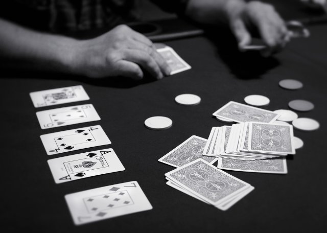 Как играть в 888 Покер на деньги и чем выгоден покер-рум для игроков