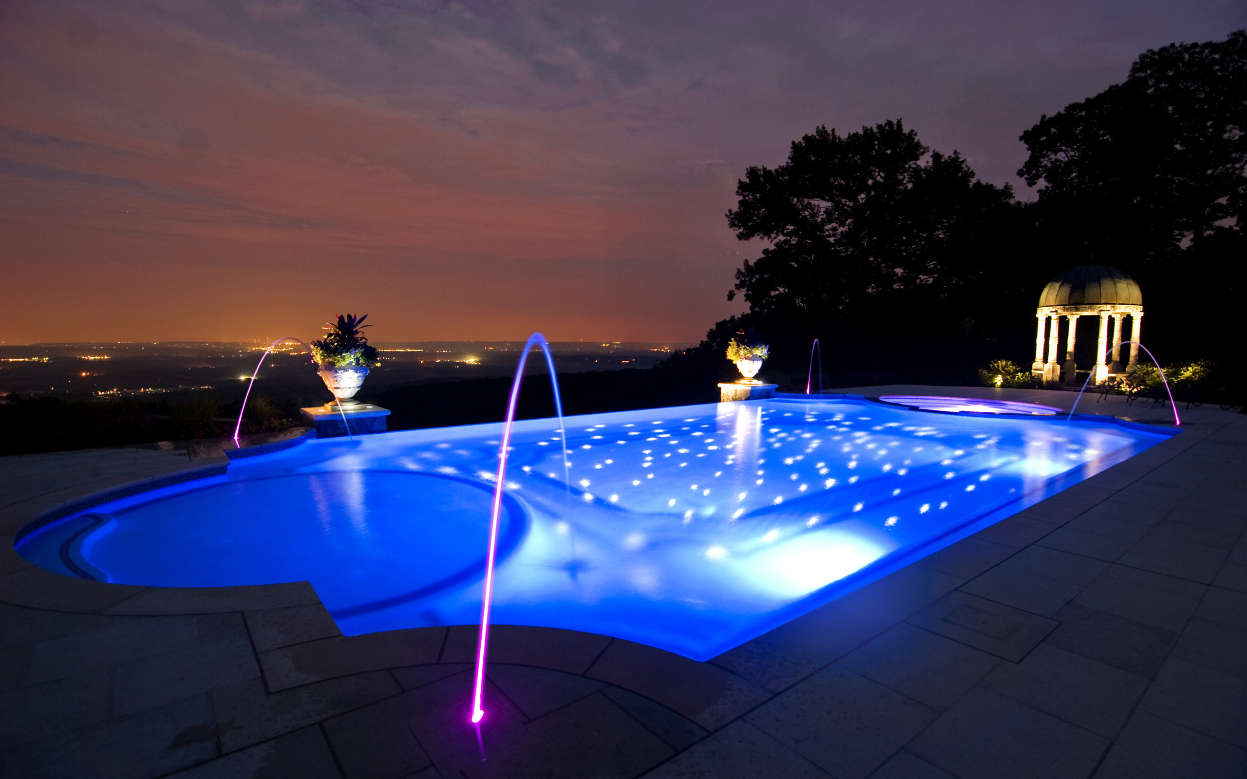Современное освещение бассейнов и его преимущества