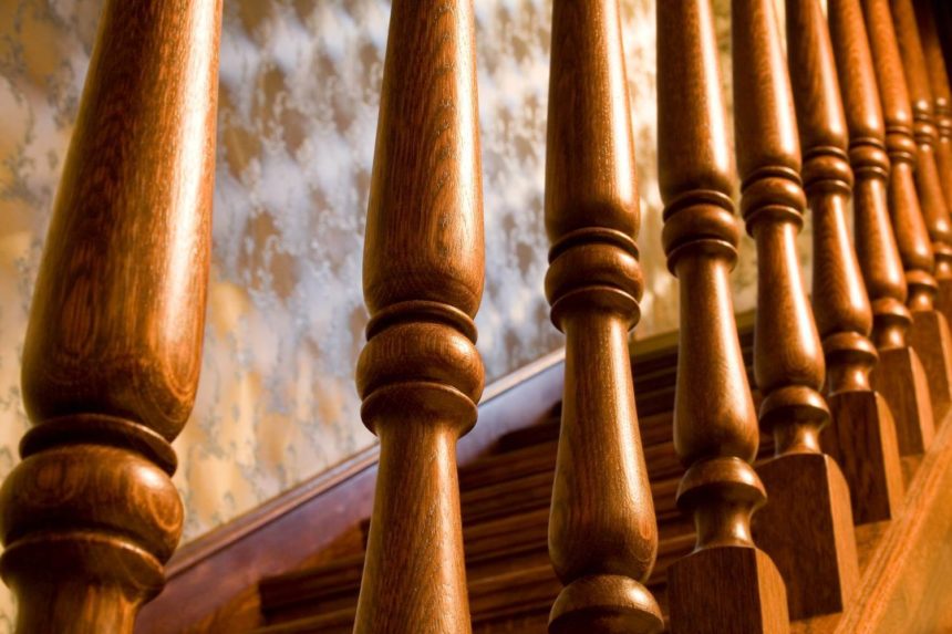 Резные балясины – главное украшение лестницы