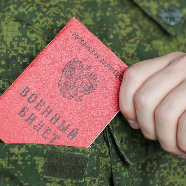 Как в РФ получить военный билет на законных основаниях?